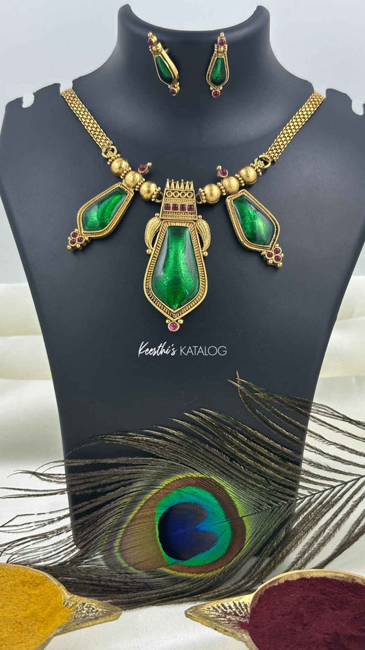 KN1160 - Emerald Echo Necklace Set