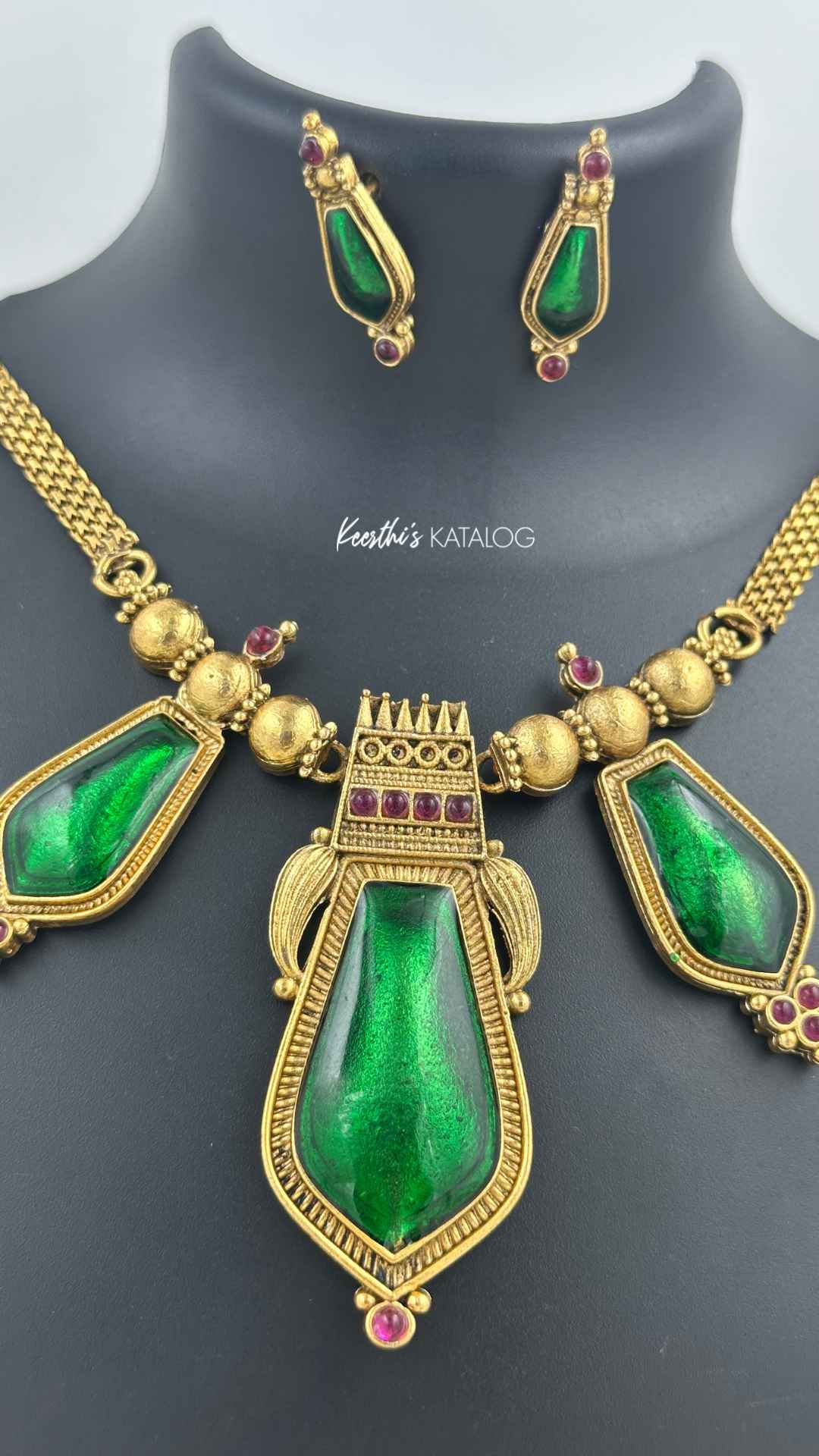 KN1160 - Emerald Echo Necklace Set