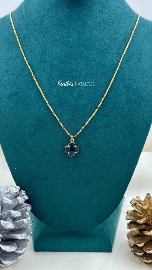 KG1047 - Noir Clover Charm