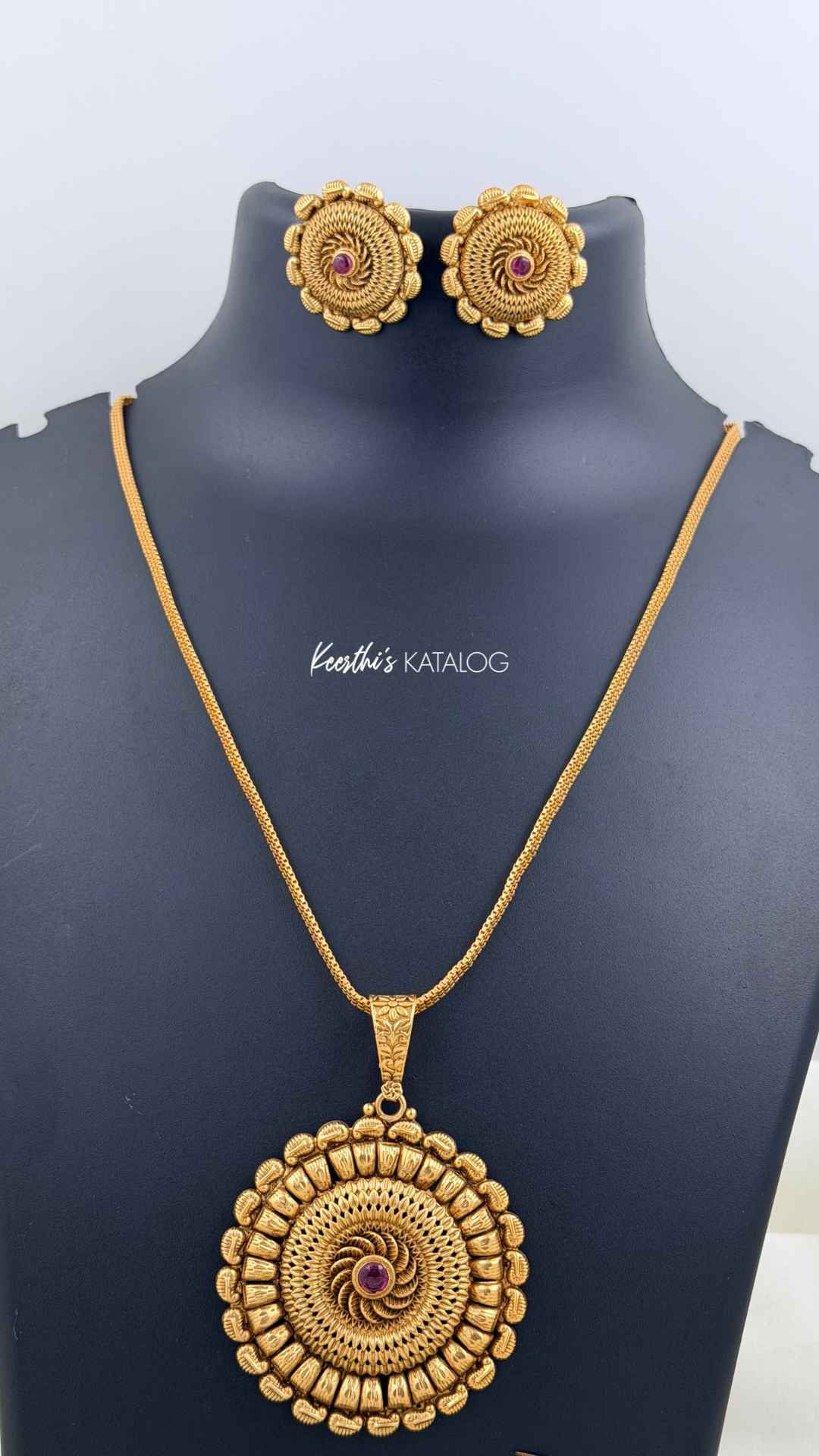 KN1245 - Solar Bloom Medallion