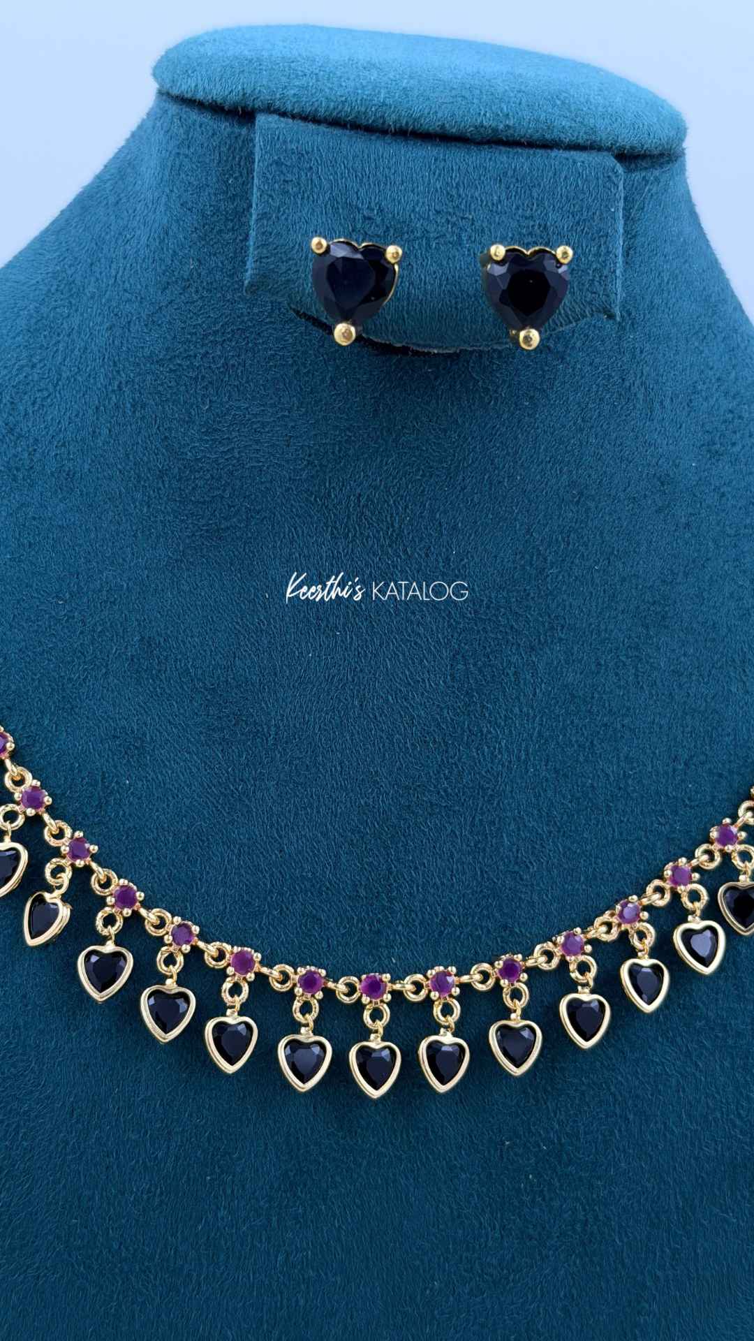 KG1062 - Noir Heart Garland