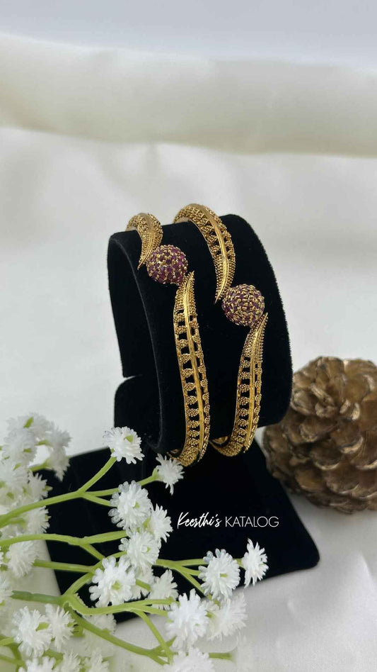 KB1026 - Ruby Plume Valakal - Set of 2