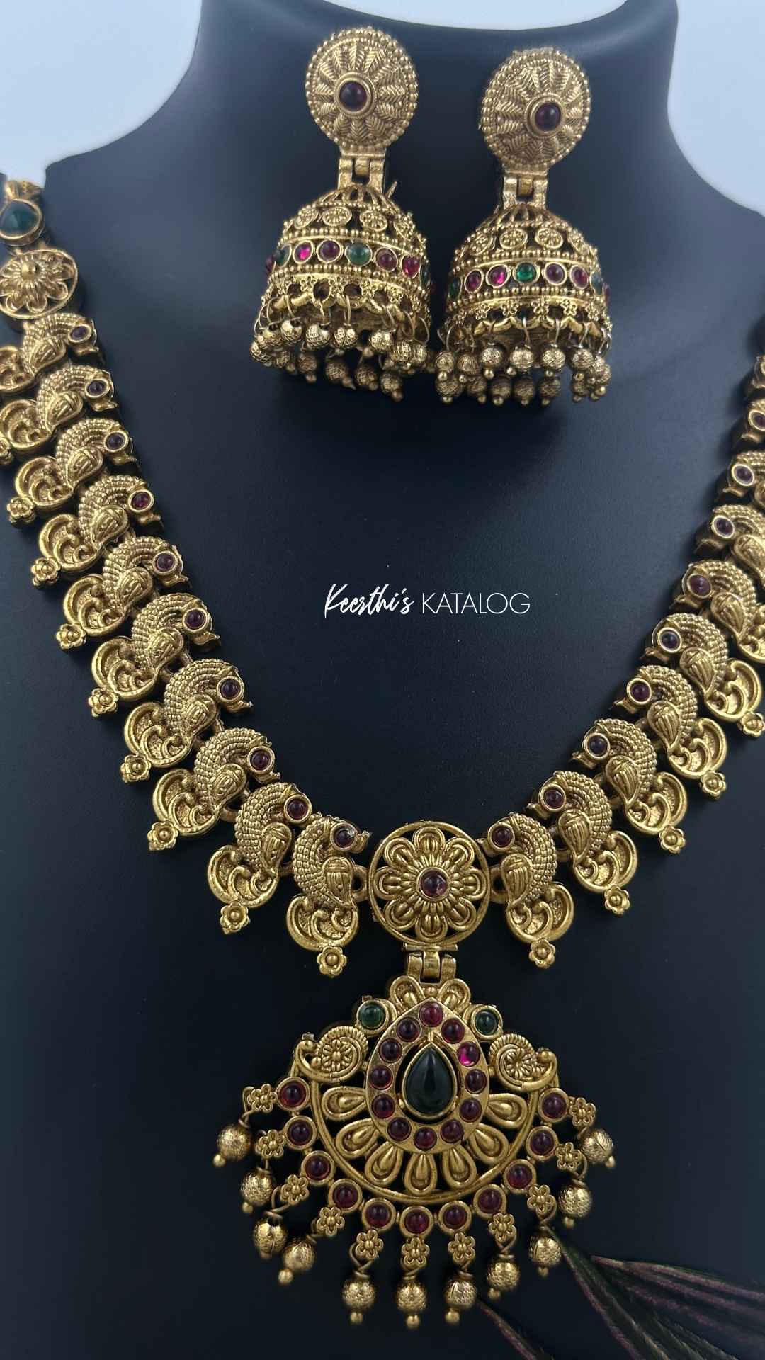 KN1213 - Marathaka-Manikya Maala