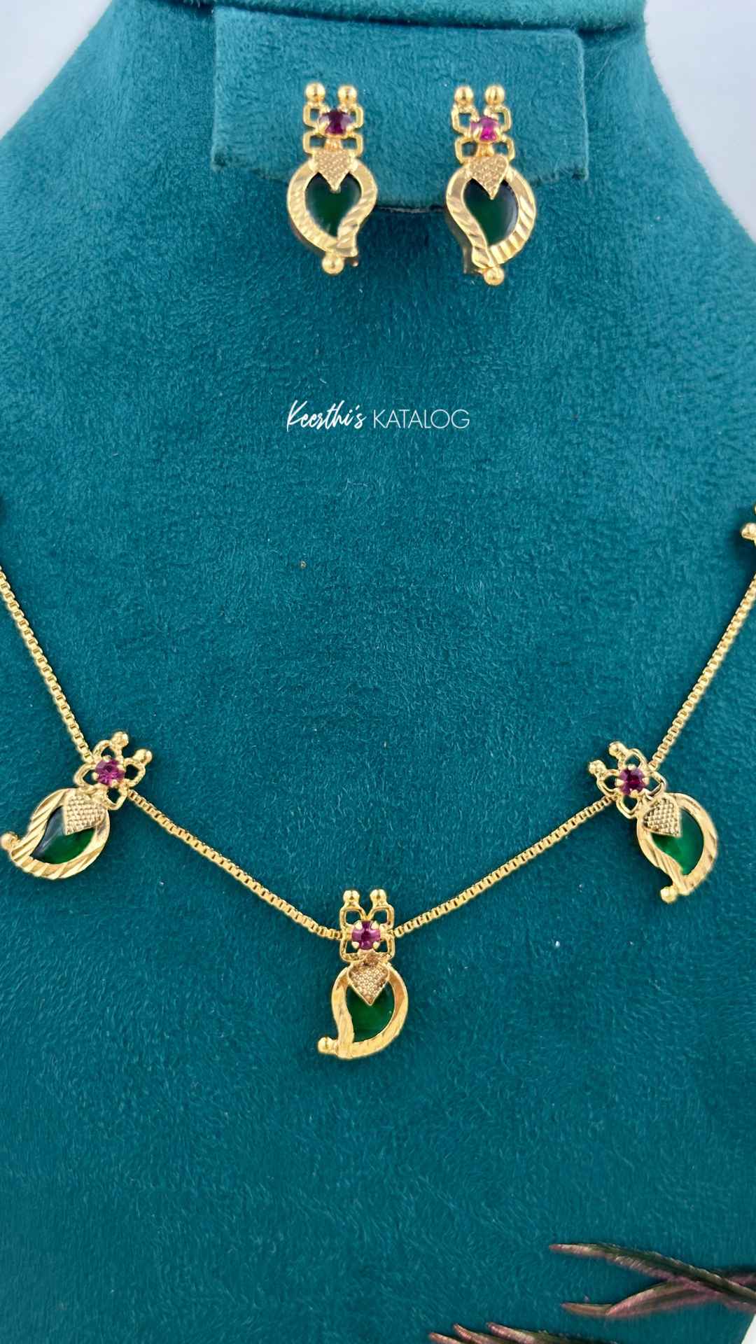 KG1046 - Paisley Vine Necklace