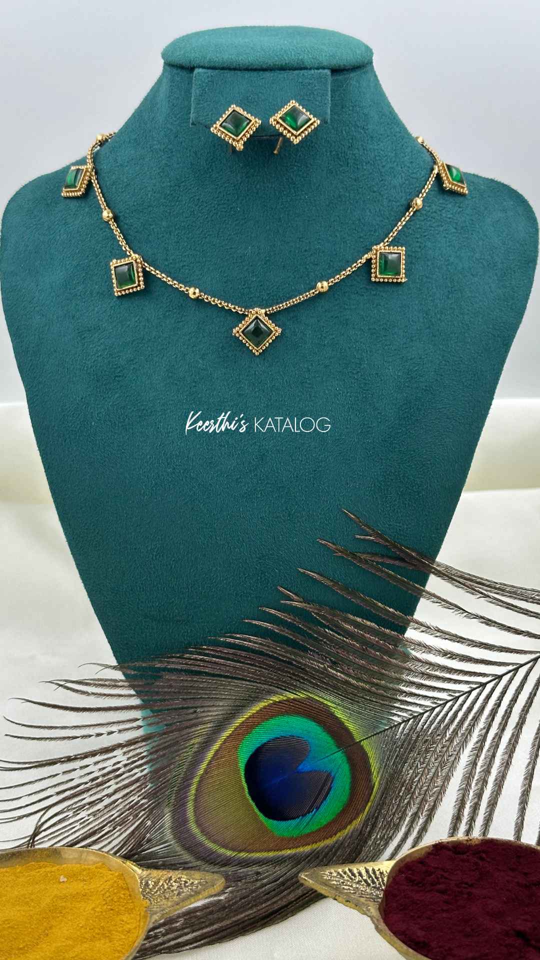 KN1235 - Marathaka Chathuram Maala