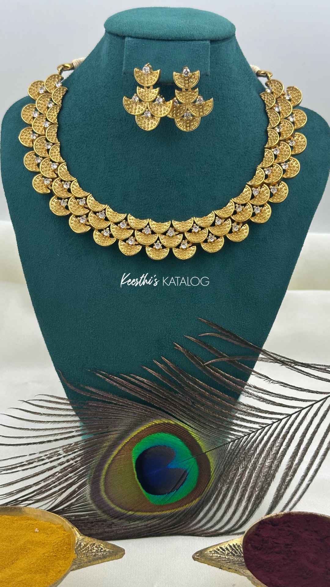KN1230 - The Fan Necklace