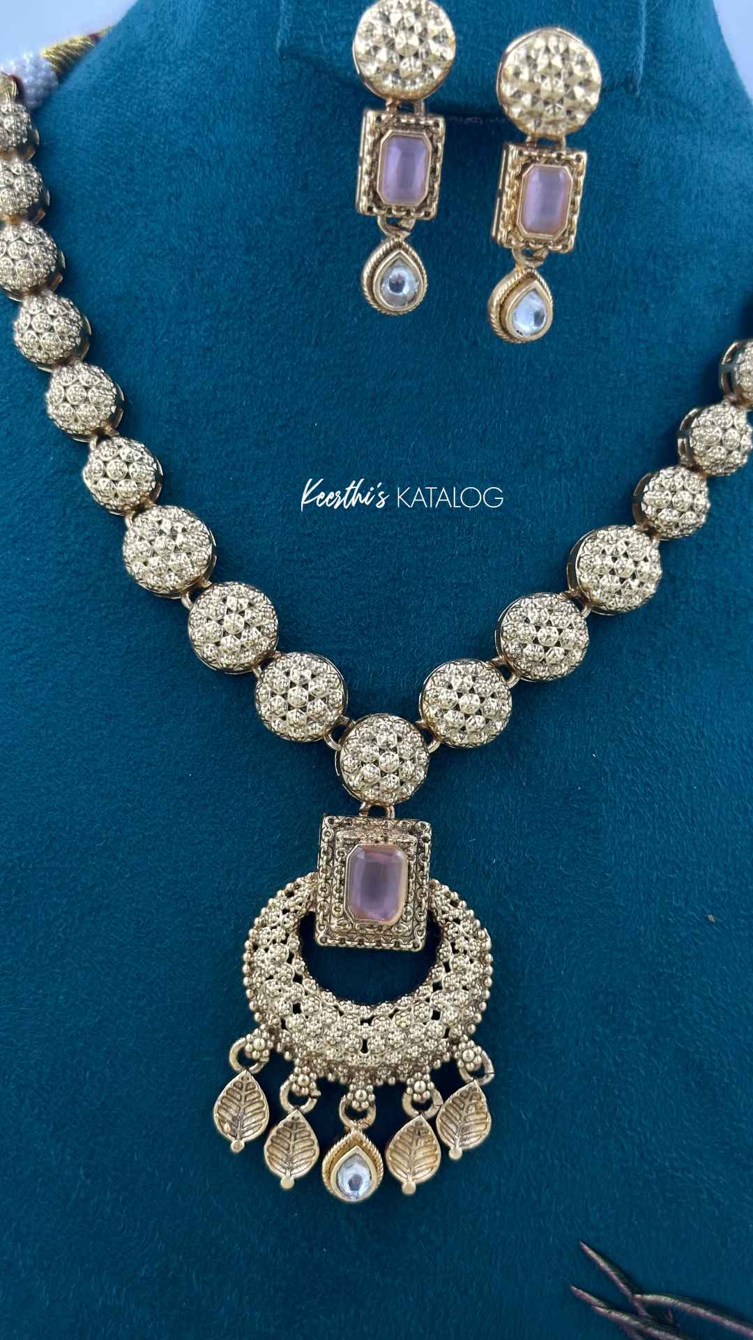 KN1183 - Nilavu Ponmuthu Necklace