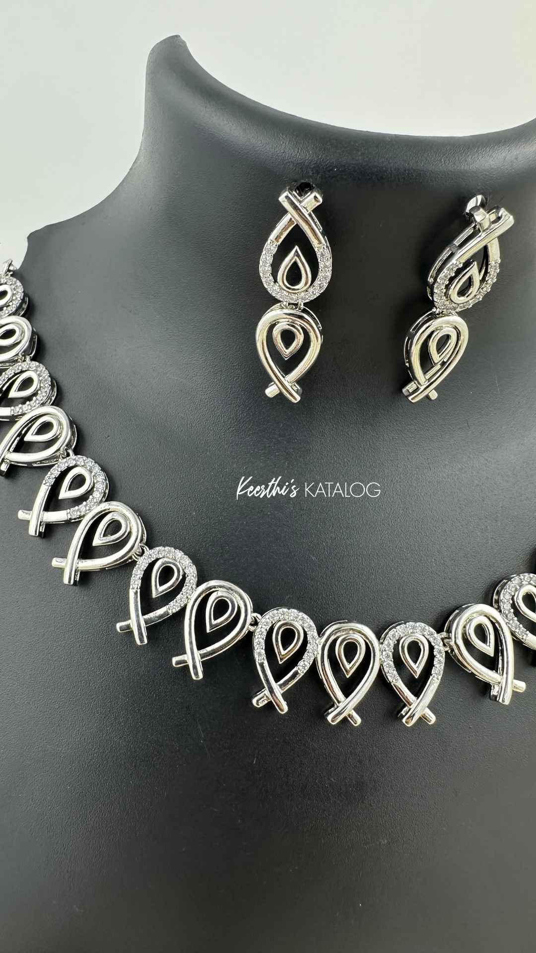 KA1062 - The Infinity Necklace