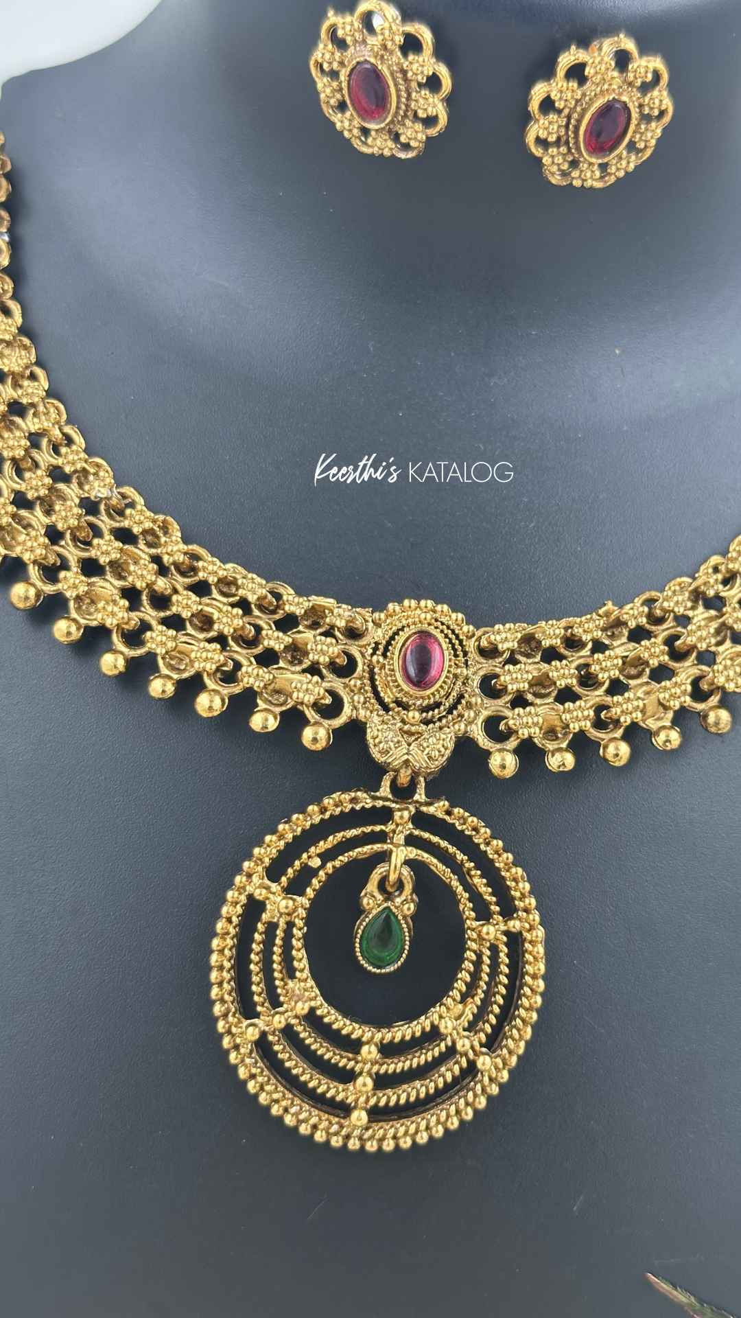 KN1231 - Solar Disc Necklace