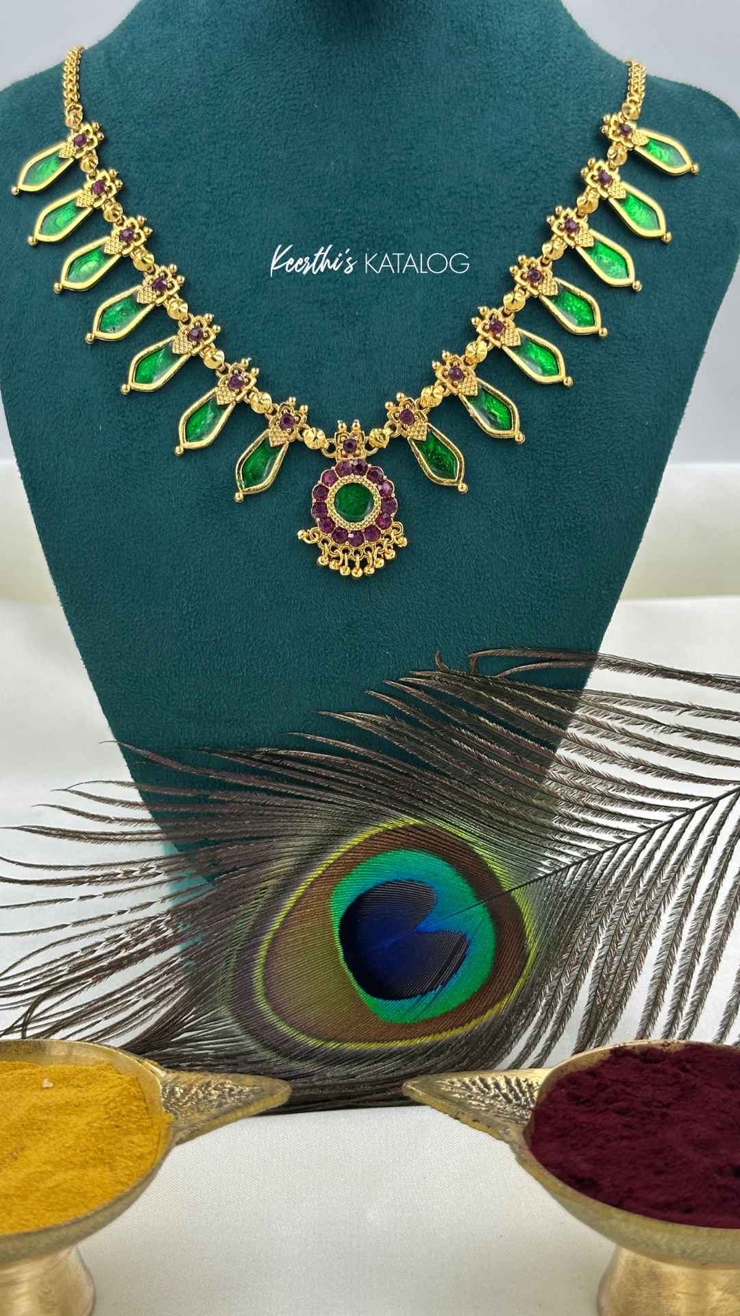 KN1237 - Marathaka Poothali Maala