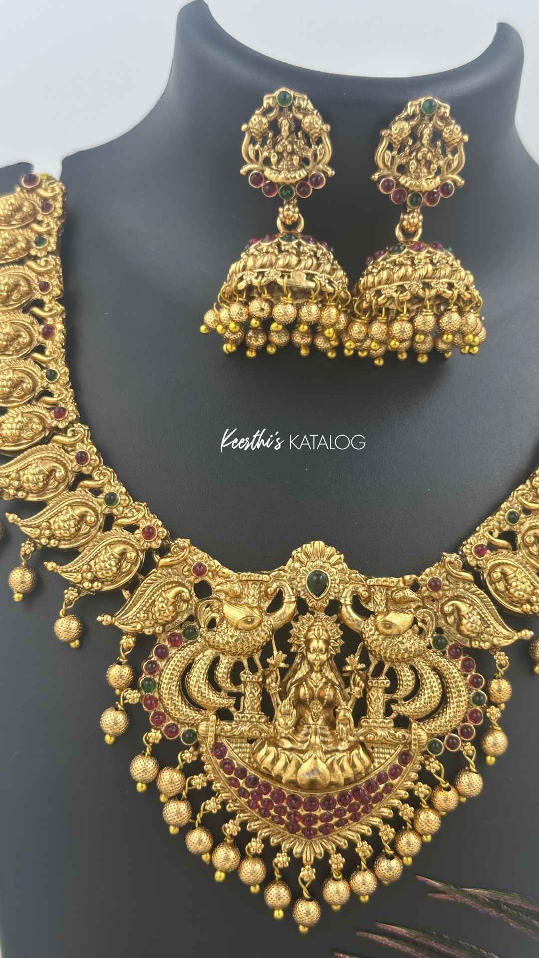 KN1212 - Mayil Lakshmi Maala