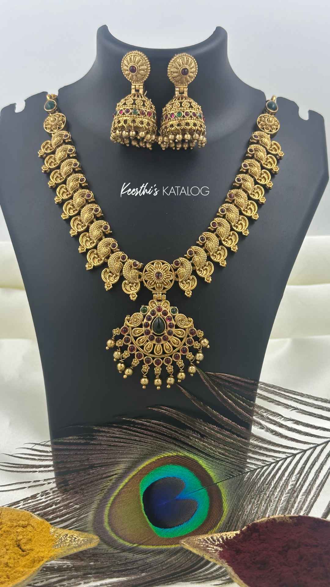 KN1213 - Marathaka-Manikya Maala